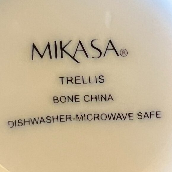 Set of 2 Mikasa TRELLIS Pattern Embossed Lattice  White Bone China Cups / Mugs - Picture 8 of 8